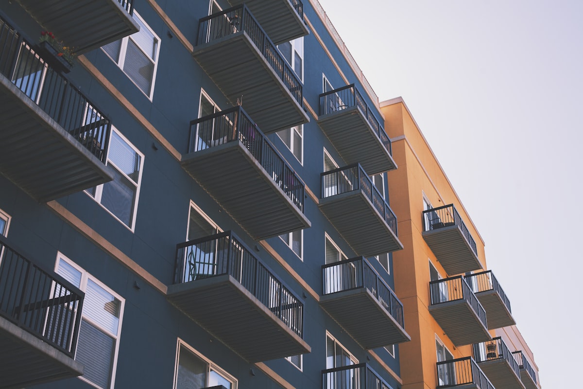 The Hinge Flats